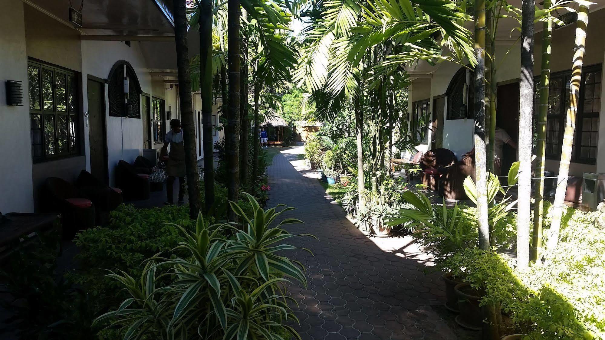 Отель Residencia Boracay Balabag  Экстерьер фото
